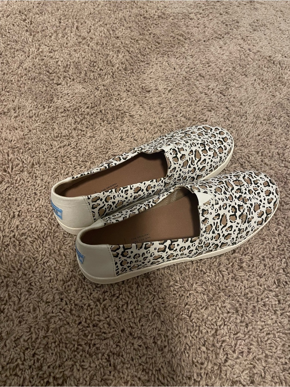 TOMS Women’s Leopard Print Slip-On Flats in White, Tan, and Black - Picture 2 of 3